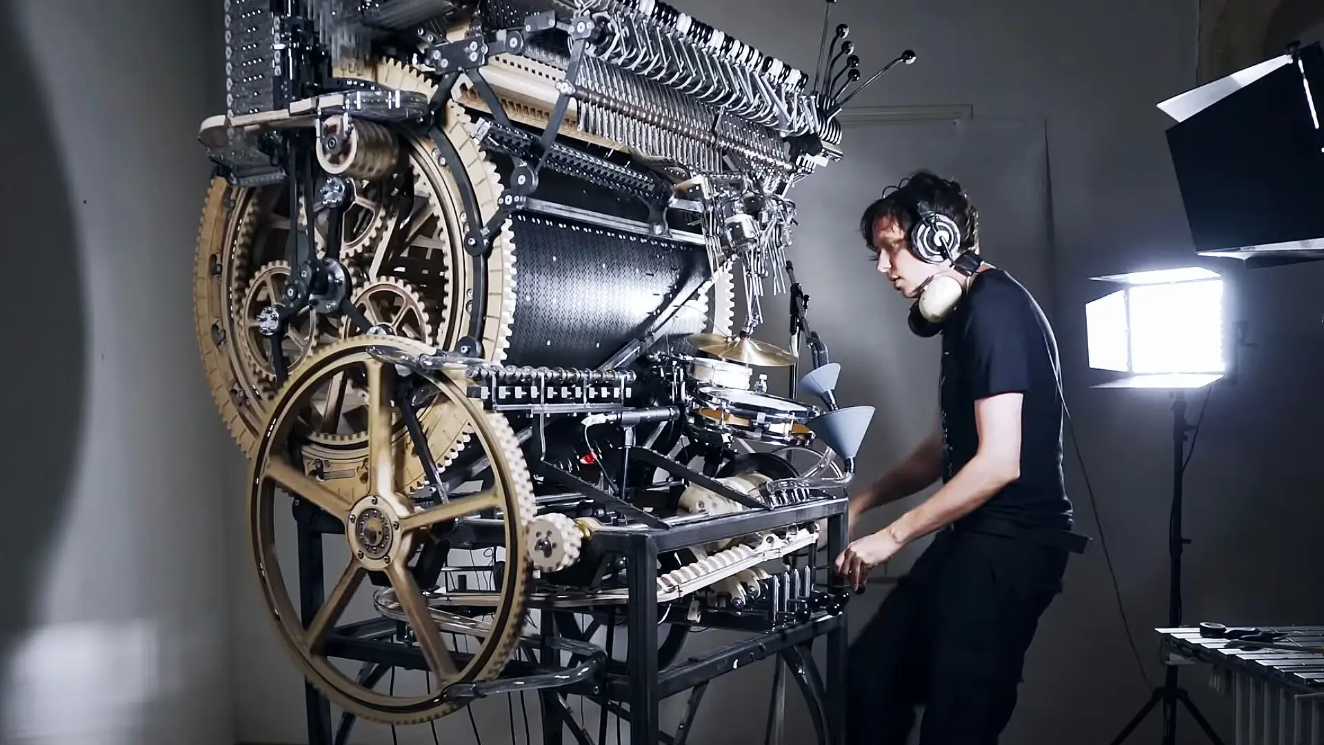 ماشین مرمر وینتر گاتن (Wintergatan Marble Machine)