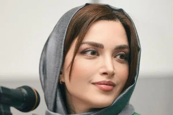  اشک شوق بهنوش طباطبایی در لحظه گرفتن مدرک دکترای روانشناسی + عکس