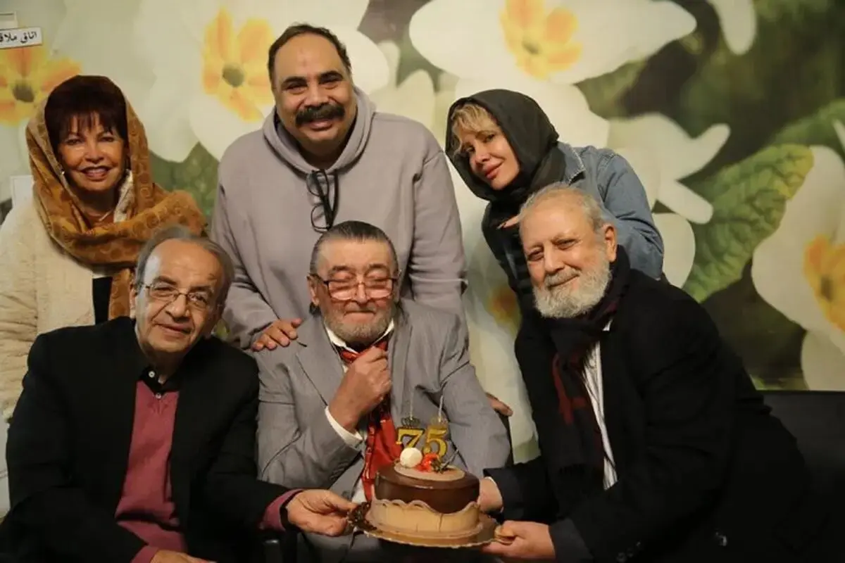 جشن تولد رضا رویگری با حضور چهره های سینما در آسایشگاه سالمندان + ویدیو