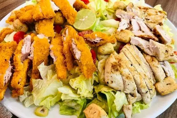 سالاد مرغ سوخاری به سبک استرالیایی؛ راز طعمی بی نظیر برای کریسمس