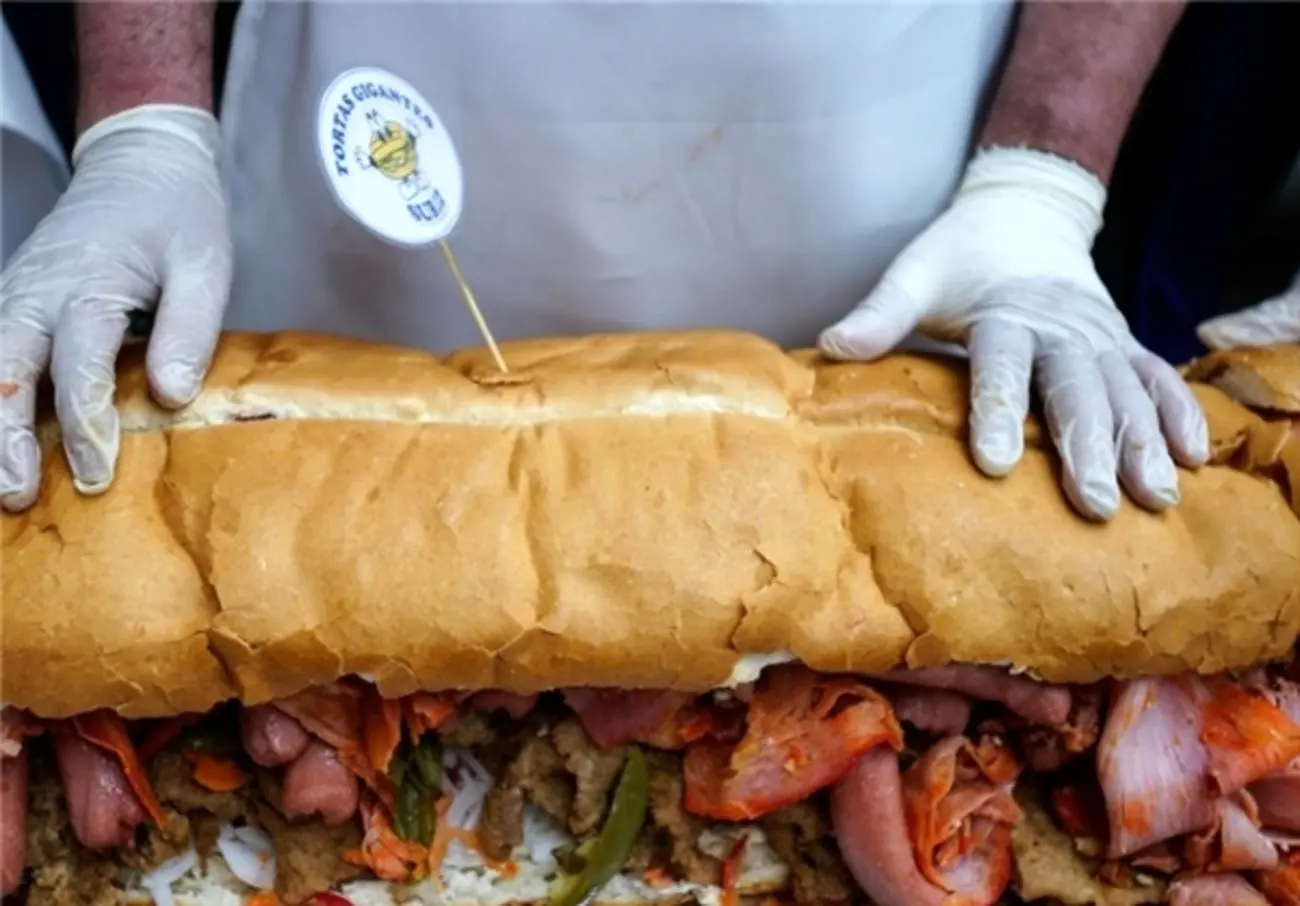  غول ترین ساندویچ جهان در مکزیک!