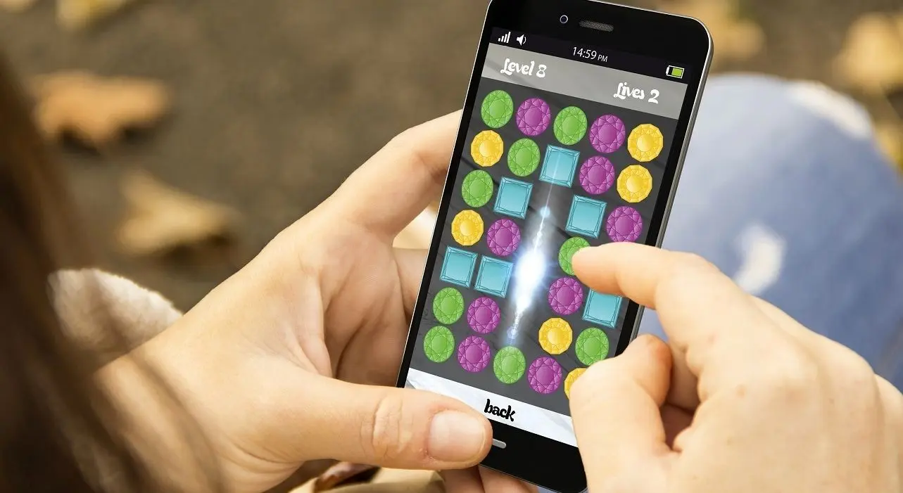 هم با گوشی بازی کن؛ هم مغزت رو ورزش بده | معرفی 8 بازی فکری برای گوشی موبایل 