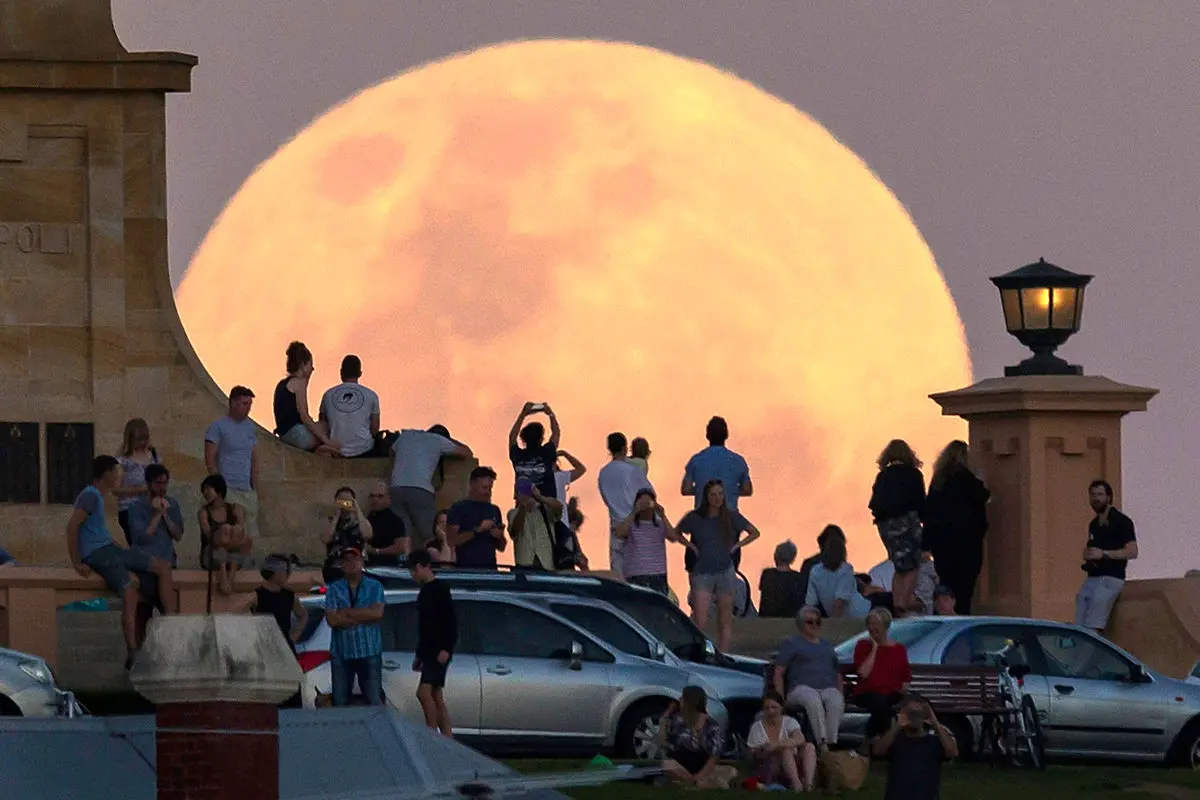 ابر ماه آبان