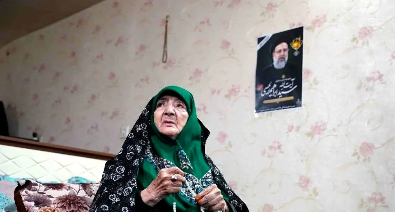 دردناک ترین تصویر امروز: میز عزای مادر رئیس جمهور برای فرزند شهیدش + عکس 