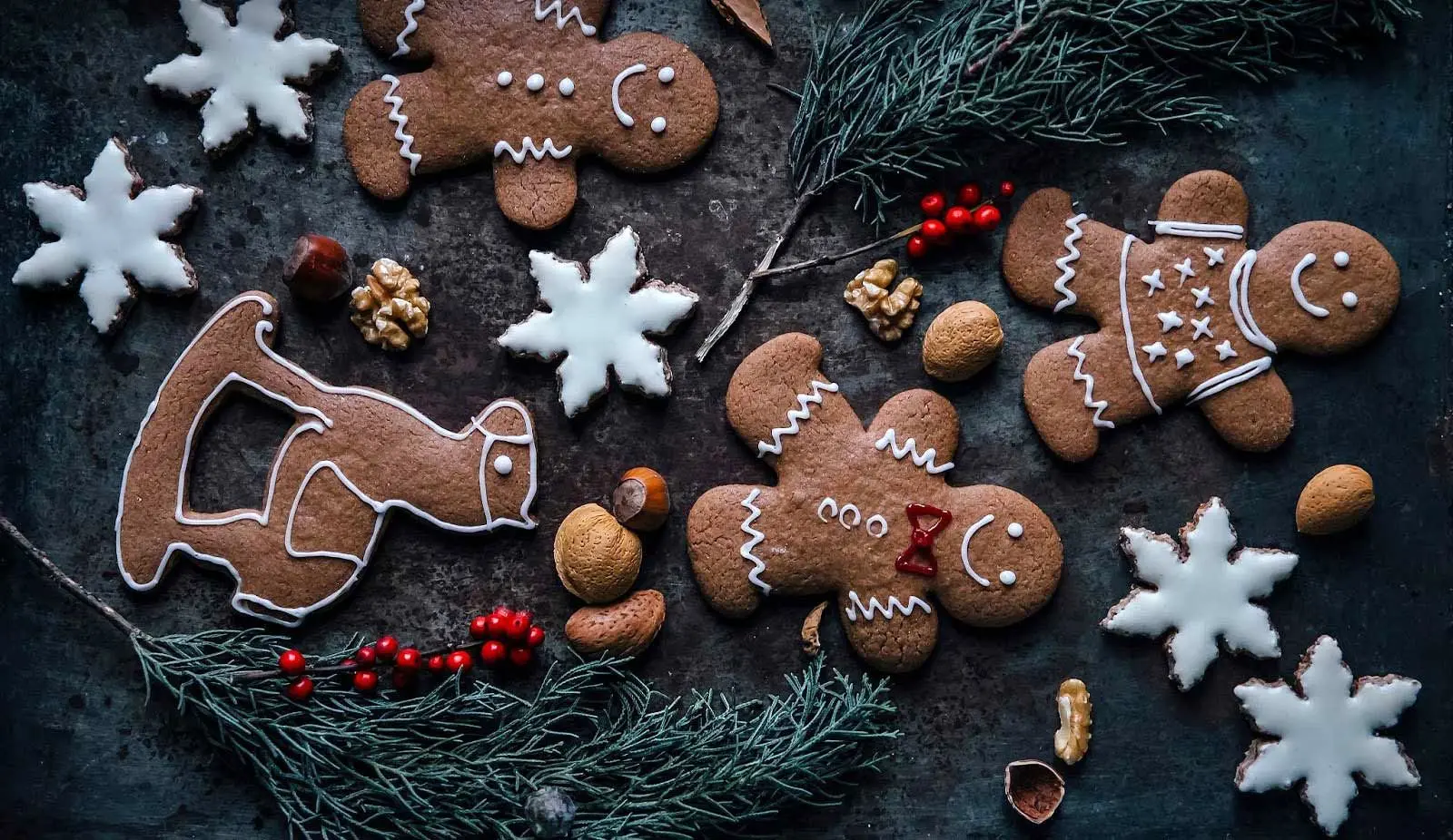 چطور کوکی زنجبیلی کریسمس درست کنیم؟ دستور آسان با نکات مهم و تزئینات جذاب