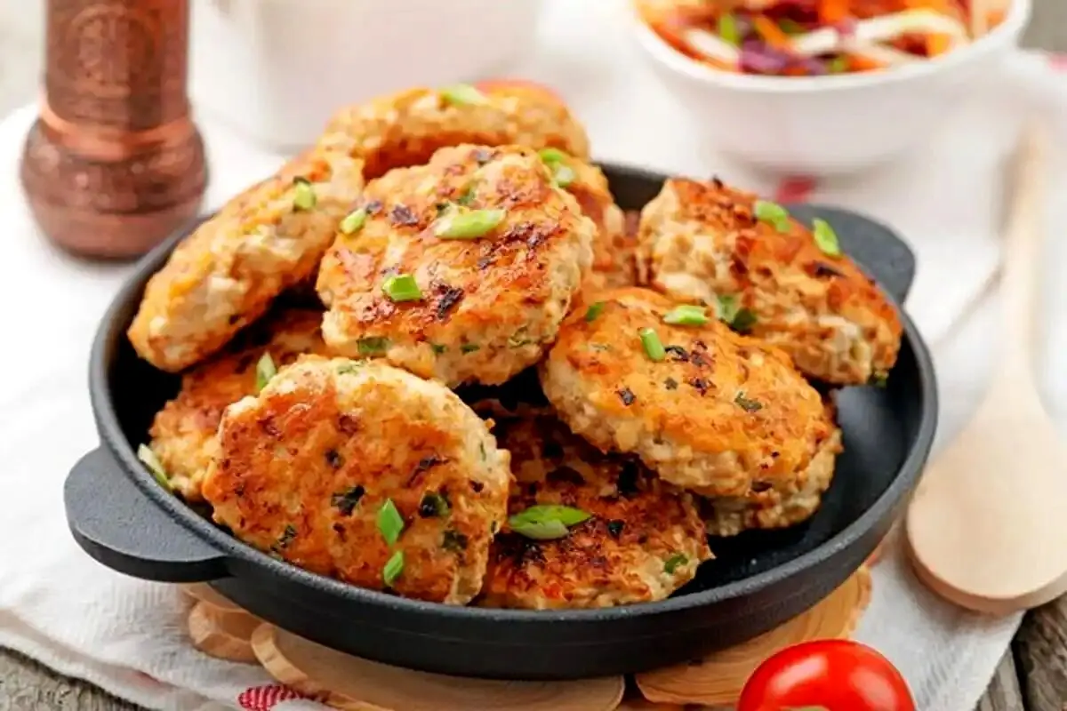 کوکوی مرغ به 4 روش؛ ترکیبی محشر با خیارشور و نان باگت + طرز تهیه