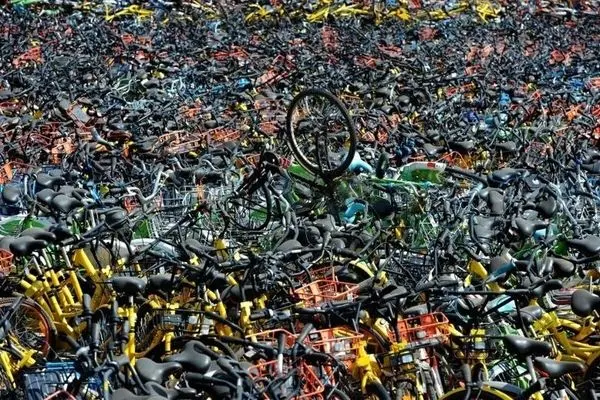  بزرگترین قبرستان دوچرخه جهان در چین + عکس و فیلم