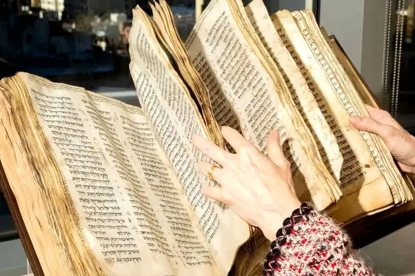 قدیمی ترین کتاب های موجود در جهان + عکس