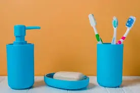 جا از این بدتر برای نگهداری مسواک نیست!