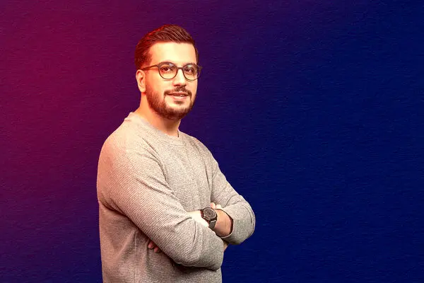 قسمت 9 برنامه نیمه شب با اجرای امیرحسین قیاسی + دانلود 