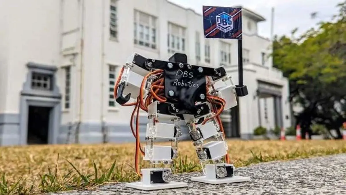 کوچک‌ ترین ربات انسان نمای جهان + ویدیو