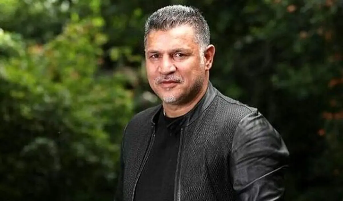 (ویدئو) اهدای تندیس کنسرت نمایش «سی‌صد» به علی دایی