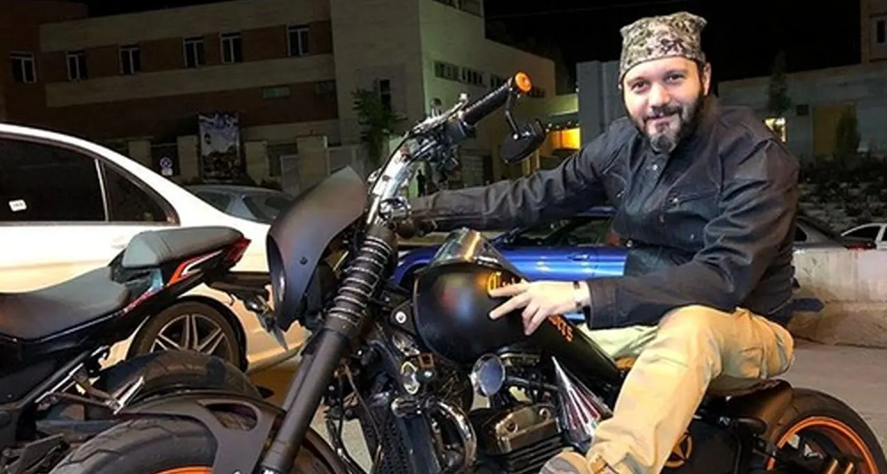 عکس هایی که کامبیز دیرباز از خودش با موتور منتشر کرد! + تصاویر