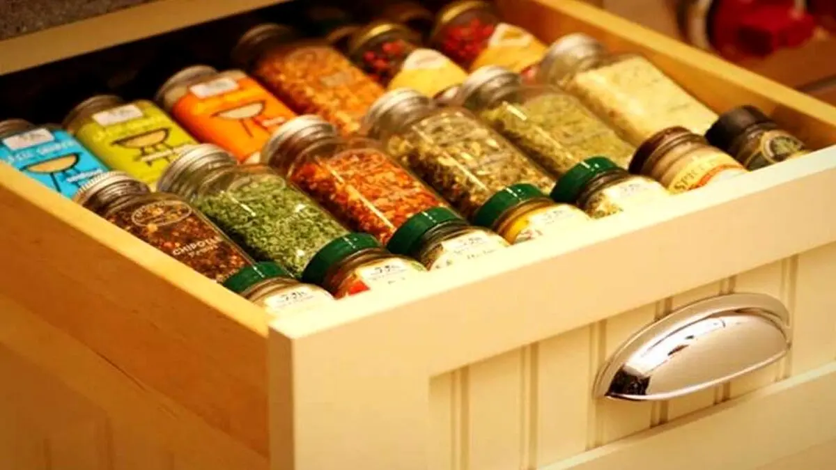 نگهداری ادویه در آشپزخانه