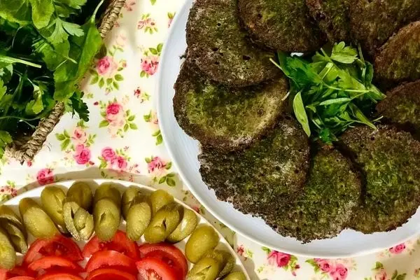 شام امشب: کوکو برگ سیر؛ غذای شمالی، راحت و پر خاصیت + طرز تهیه