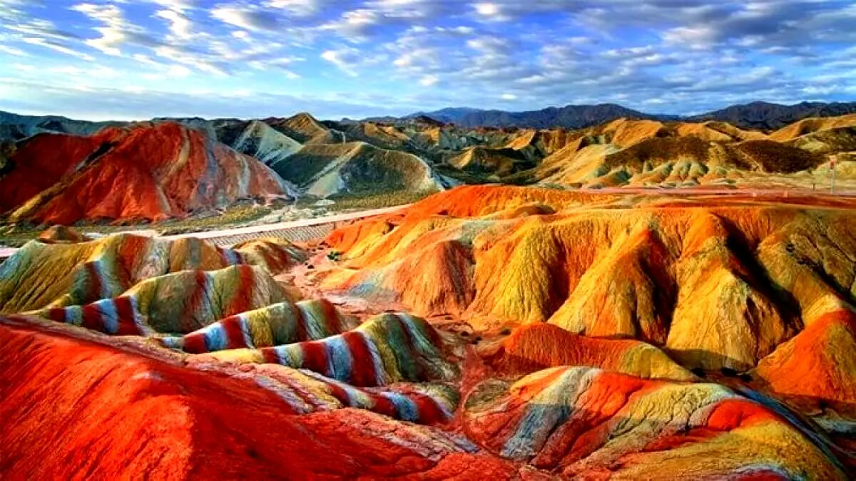 دره رنگین کمان هرمز 