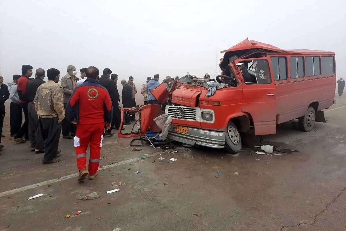 مرگ دو کارگر و 12 زخمی براثر واژگونی مینی بوس