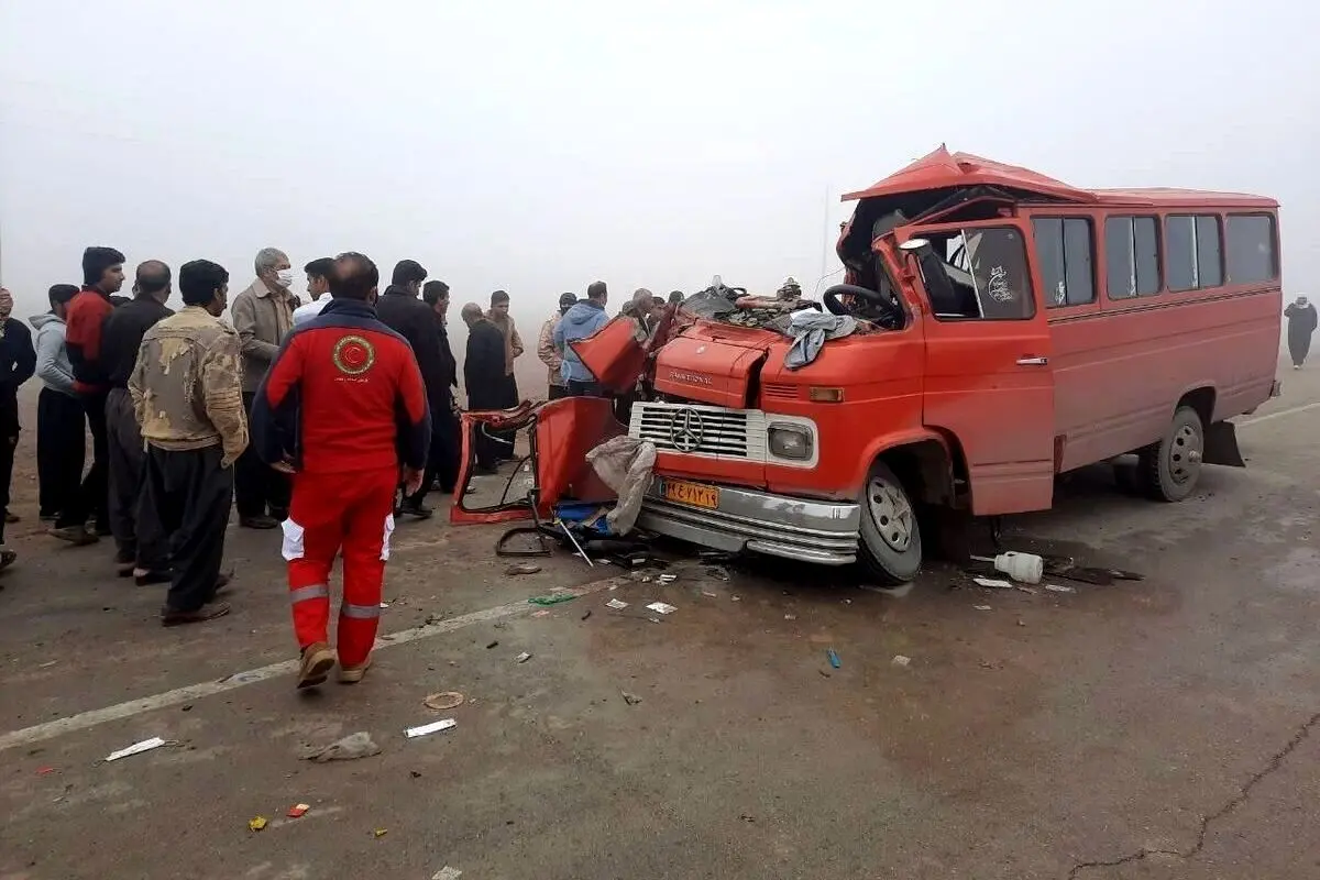 مرگ دو کارگر و 12 زخمی براثر واژگونی مینی بوس