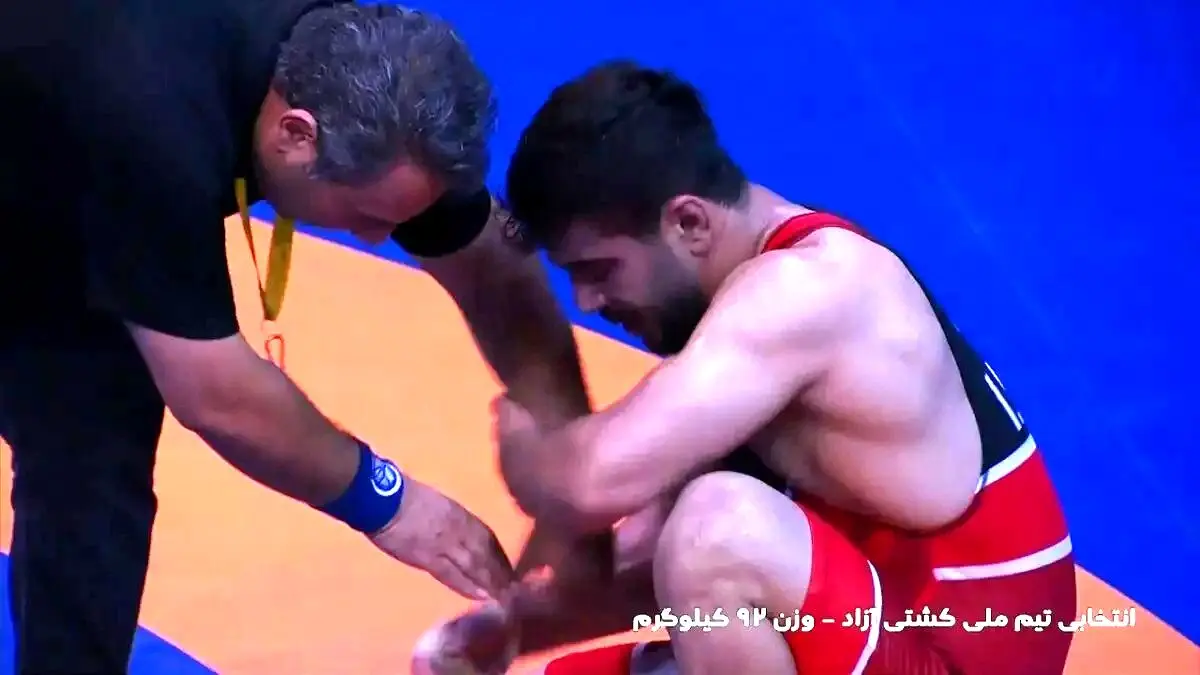 (ویدئو) زشت ترین حرکت کشتی گیر ایرانی پس از شکست در بازی انتخابی جهانی