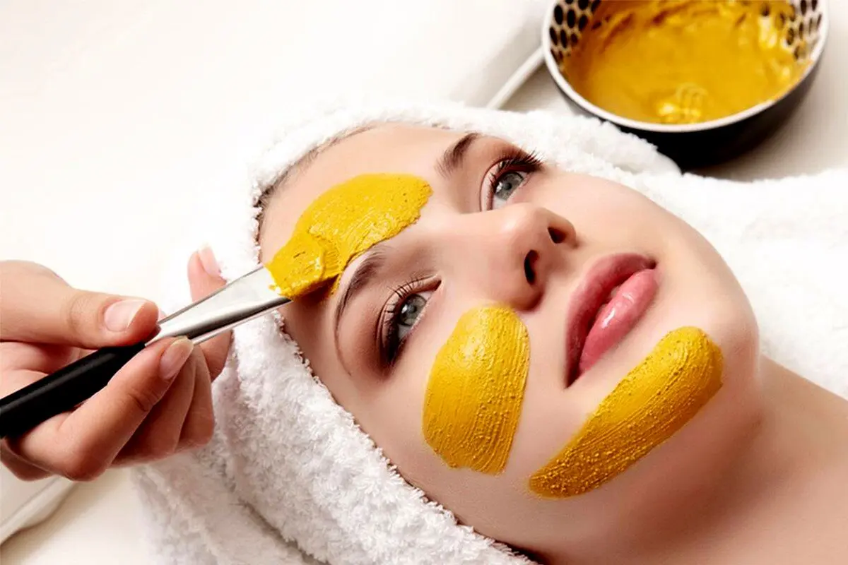 12 ماسک صورت خانگی برای اینکه 10 سال جوان‌ تر بشی! + آموزش