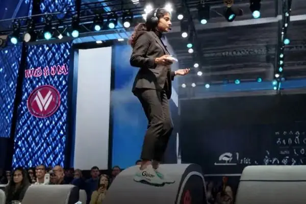  کفش هوشمند شناور تسلا رونمایی شد + جزئیات و فیلم