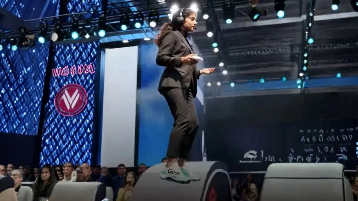  کفش هوشمند شناور تسلا رونمایی شد + جزئیات و فیلم