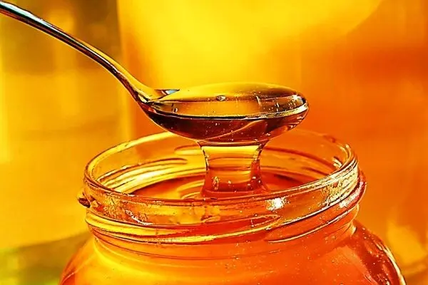 8 تا از مفیدترین خواص ترکیب آب ولرم با عسل برای بدن
