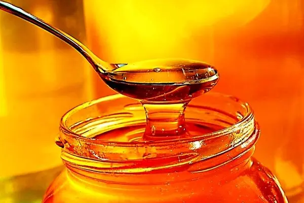 8 تا از مفیدترین خواص ترکیب آب ولرم با عسل برای بدن