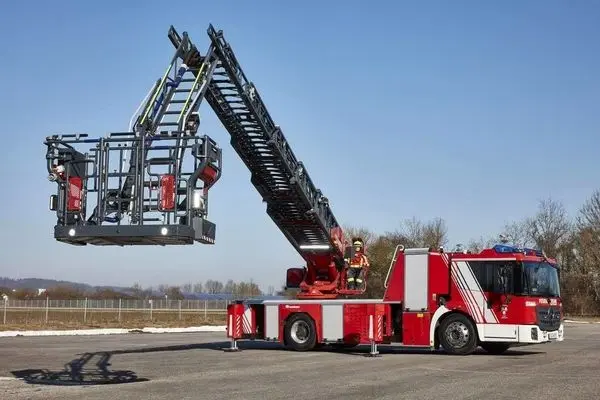 بلندترین نردبان آتش نشانی در ایران و جهان + عکس