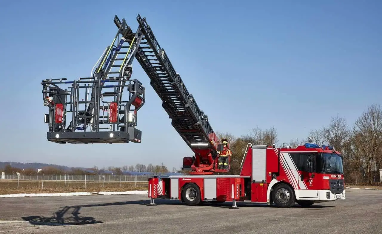 بلندترین نردبان آتش نشانی در ایران و جهان + عکس