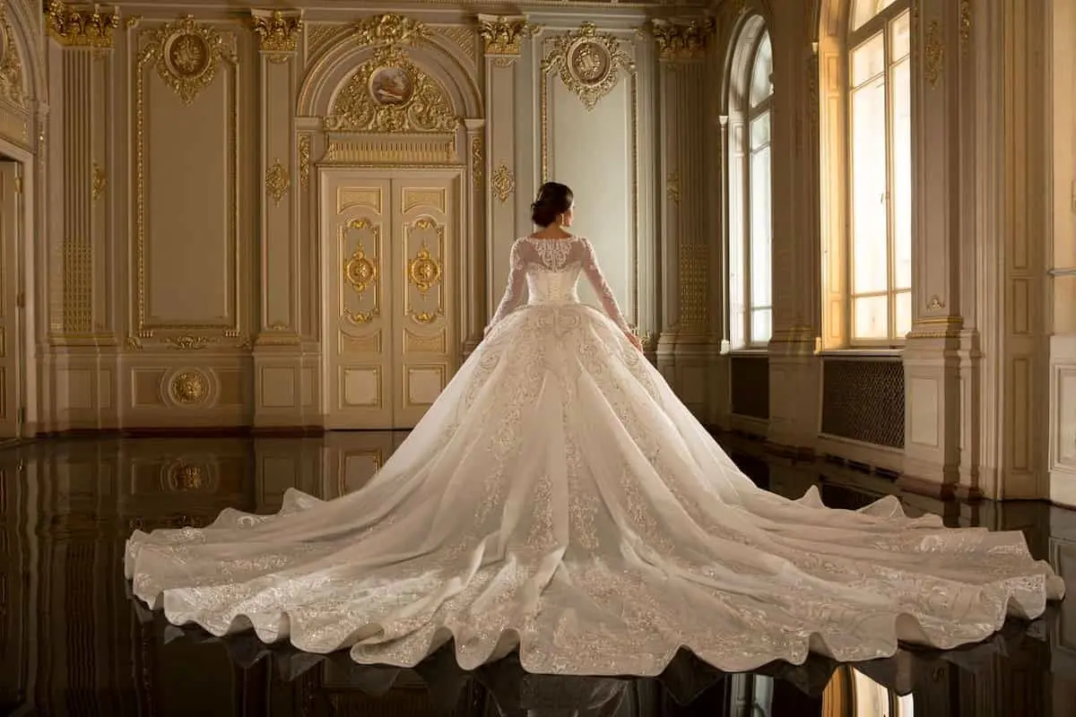 سنگین ترین لباس عروس دنیا که دوختش 3 سال طول کشید + تصاویر