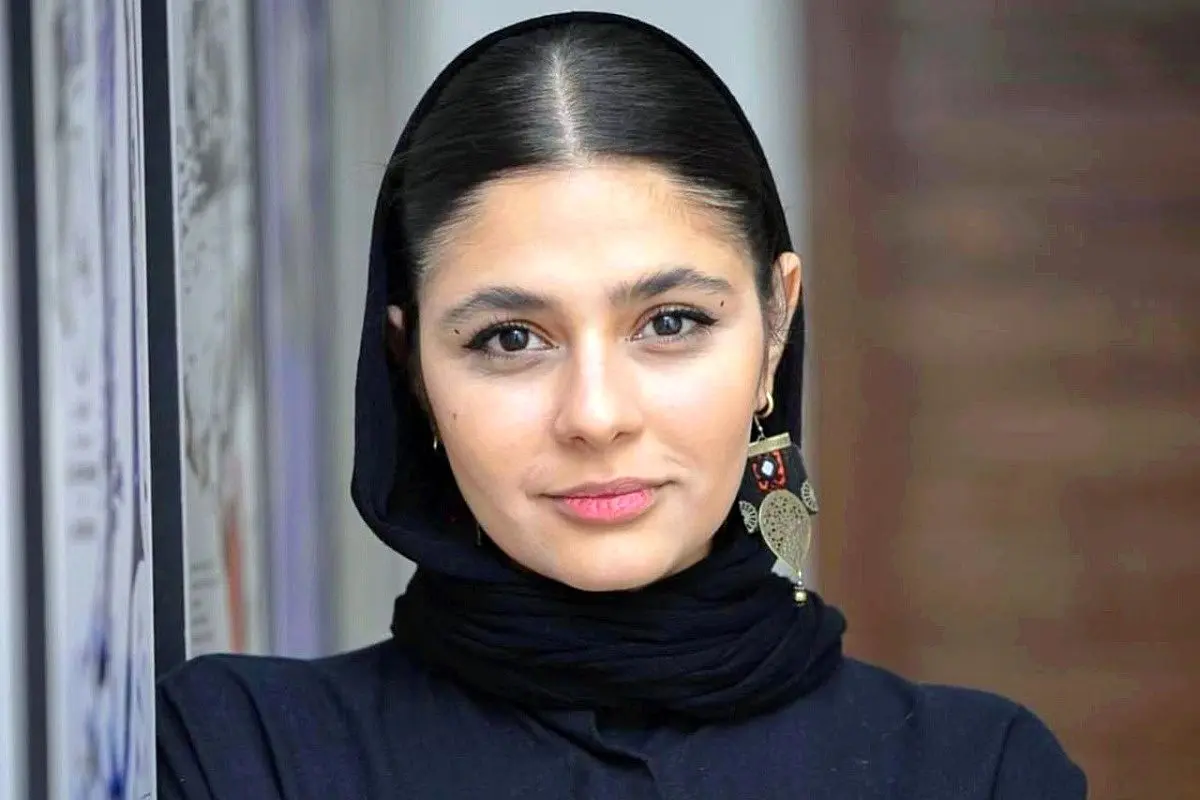 بیوگرافی مینو آذرمگین