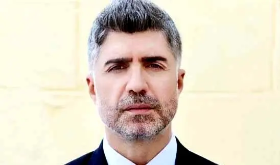 عقد رسمی اوزجان دنیز با نامزد ایرانی جوانش! + عکس