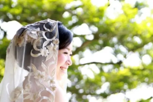 عجیب ترین ازدواج در ژاپن: دختر هایی که با خودشان عروسی می کنند!