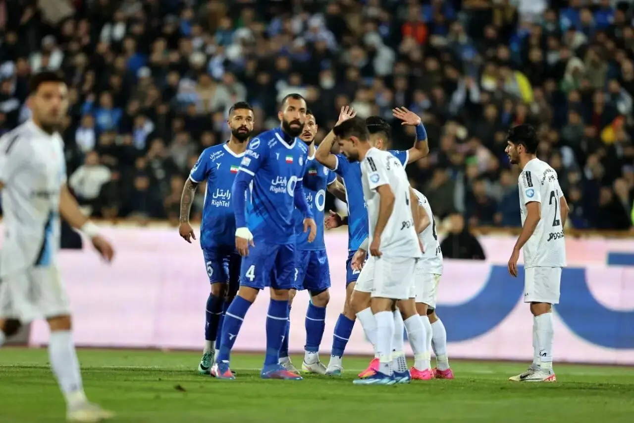 خلاصه بازی استقلال و پیکان 12 بهمن 1404