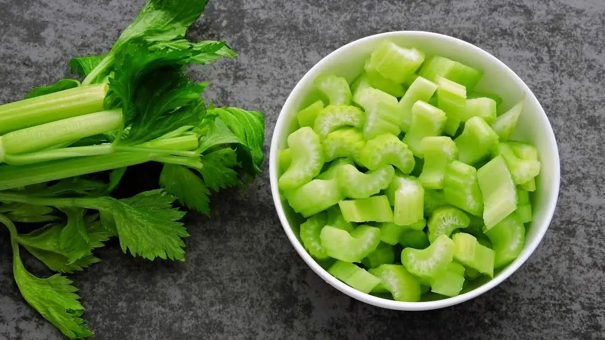 با کرفس چی بپزم؟ | طرز تهیه 10 مدل غذای جدید با کرفس