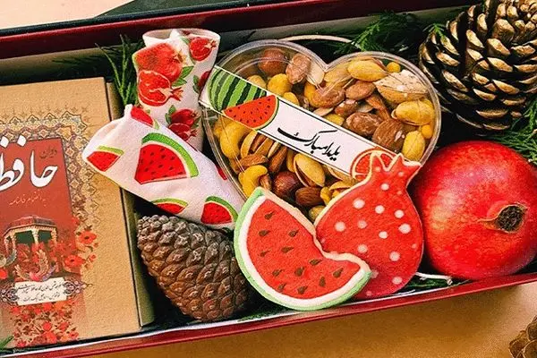 7 کادوی جذاب و متفاوت برای شب یلدا | کادوی شب چله چی باشه؟